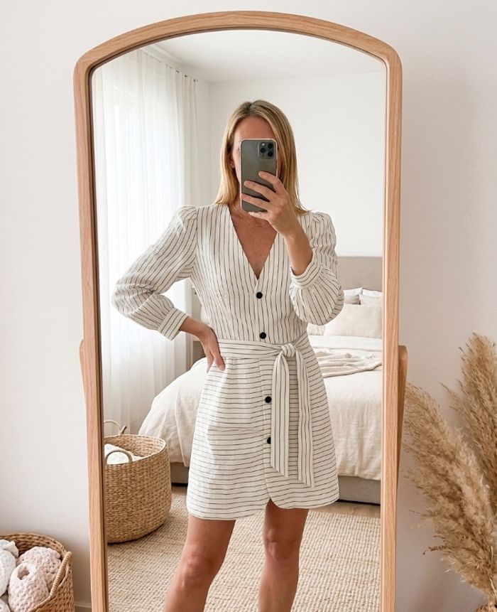 Robe Sandro Paris rayée écru noire ceinturée élégante taille 1 S - photo numéro 1