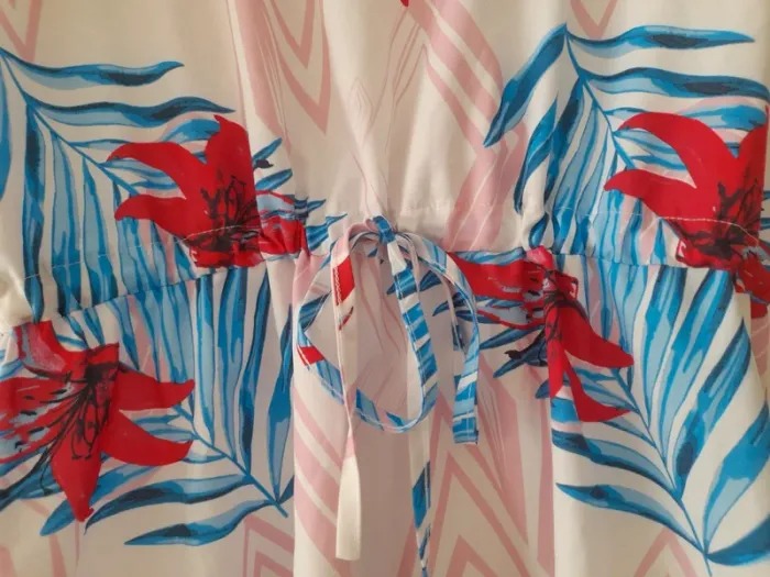 Robe courte resserrée à la taille - photo numéro 3