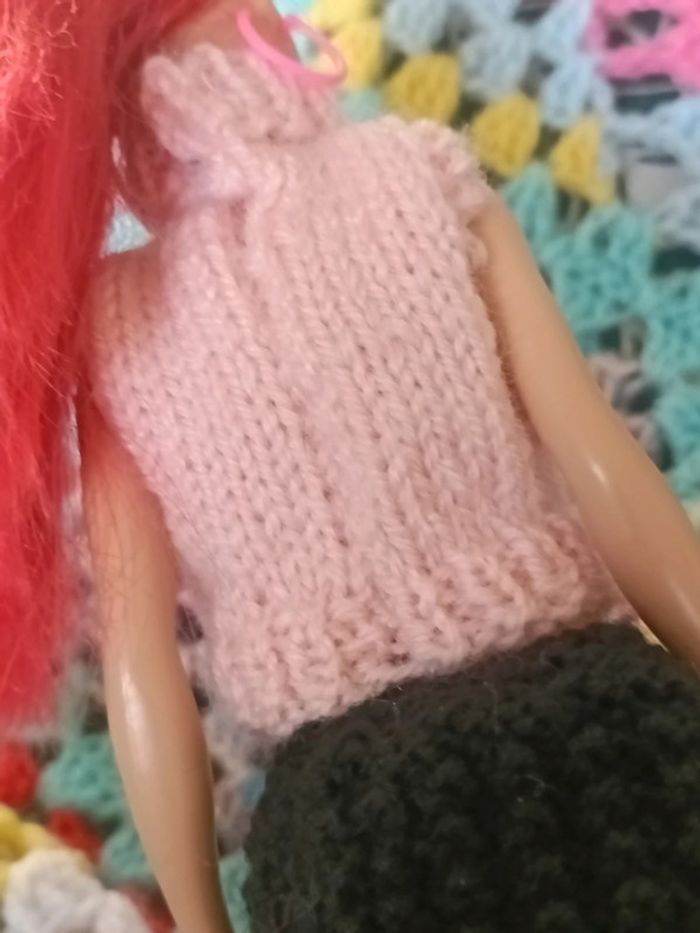 Tenue col roulé et jupe noire - photo numéro 4