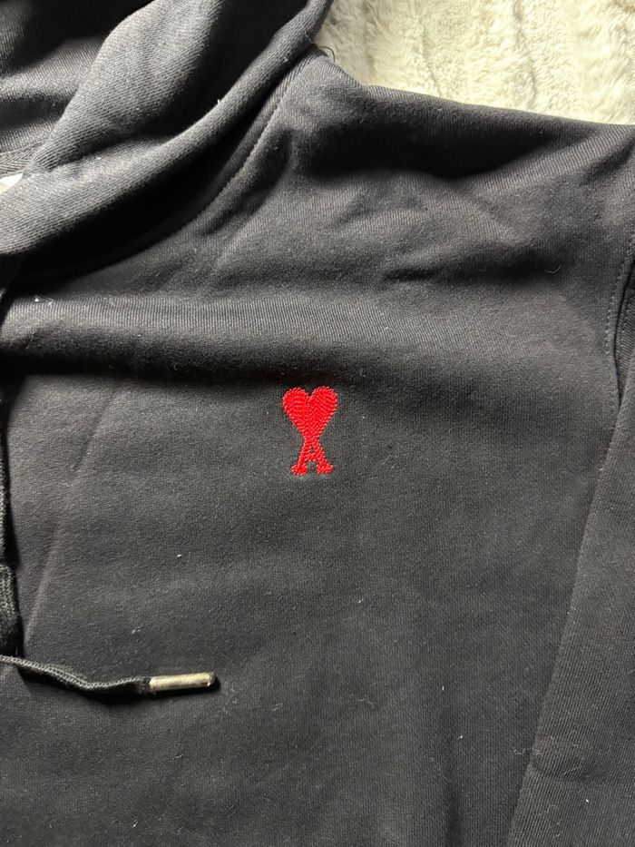 Hoodie Ami Paris noir | Logo cœur rouge | Taille M - photo numéro 8