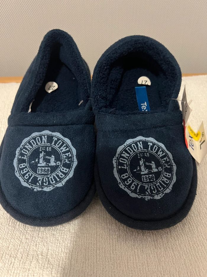 Chaussons enfant bleu neuf
