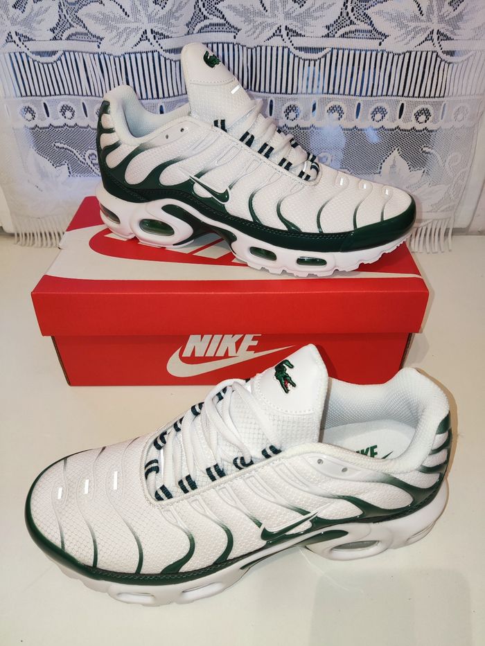 Baskets Nike air max plus TN  Lacoste  taille 44