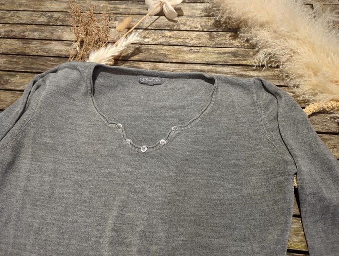 Pull gris col V - photo numéro 2