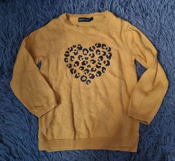 Pull moutarde avec cœur léopard 4ans