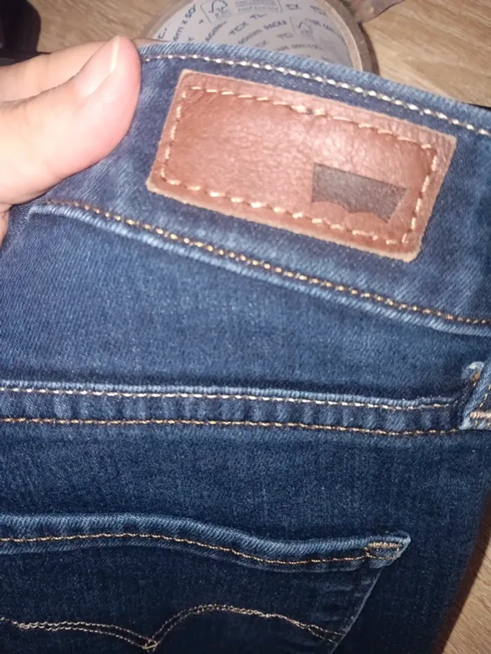 Jean Levi’s Slim Femme taille 36/38 - photo numéro 5
