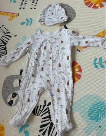 Pyjama et bonnet 