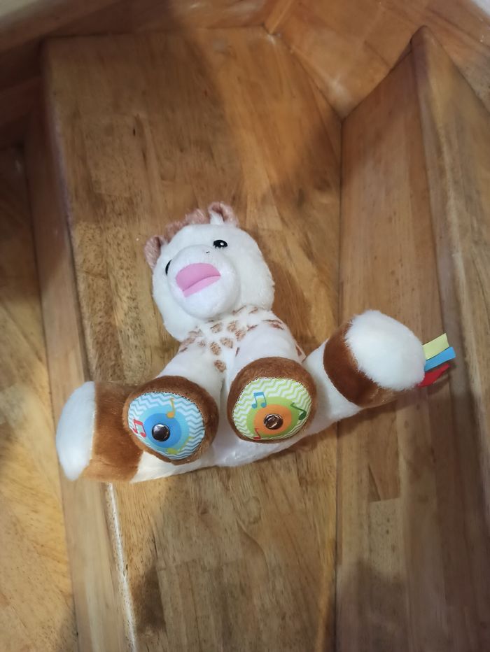 Peluche Sophie la girafe Touch and music - photo numéro 2