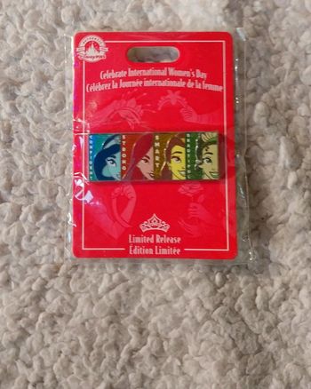 Pins Disney shopdisney sur les femmes disney