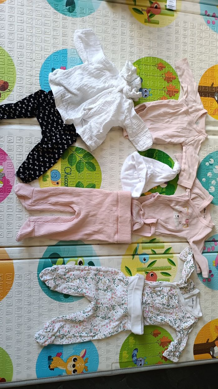 Lot de vêtements fille 1 mois