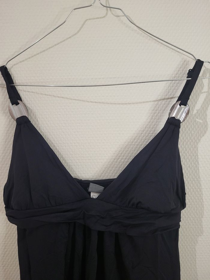 Robe noir avec anneaux - photo numéro 3