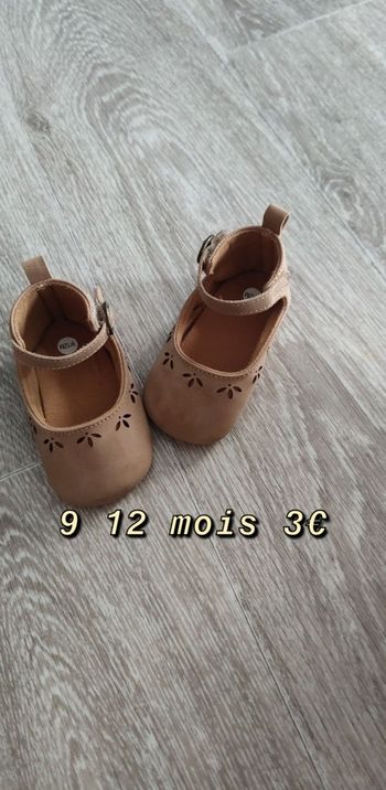 Vend des chaussures fille