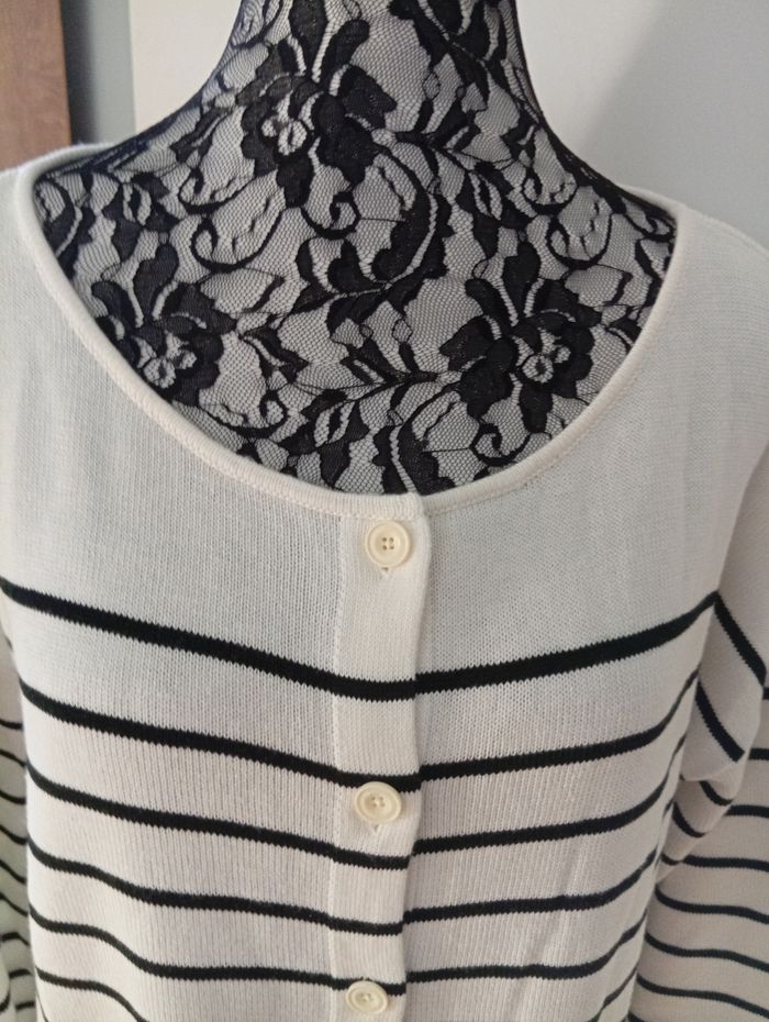 Jolie gilet indiqué M qui peut aller à un 50 59% coton et 41% rayon - photo numéro 3