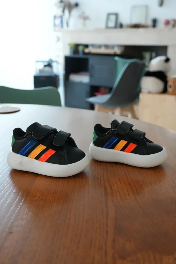 Baskets bébé Adidas noires colorées – Pointure 19 - photo numéro 3