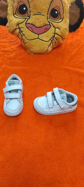 Basket avec scratch Adidas pointure 22