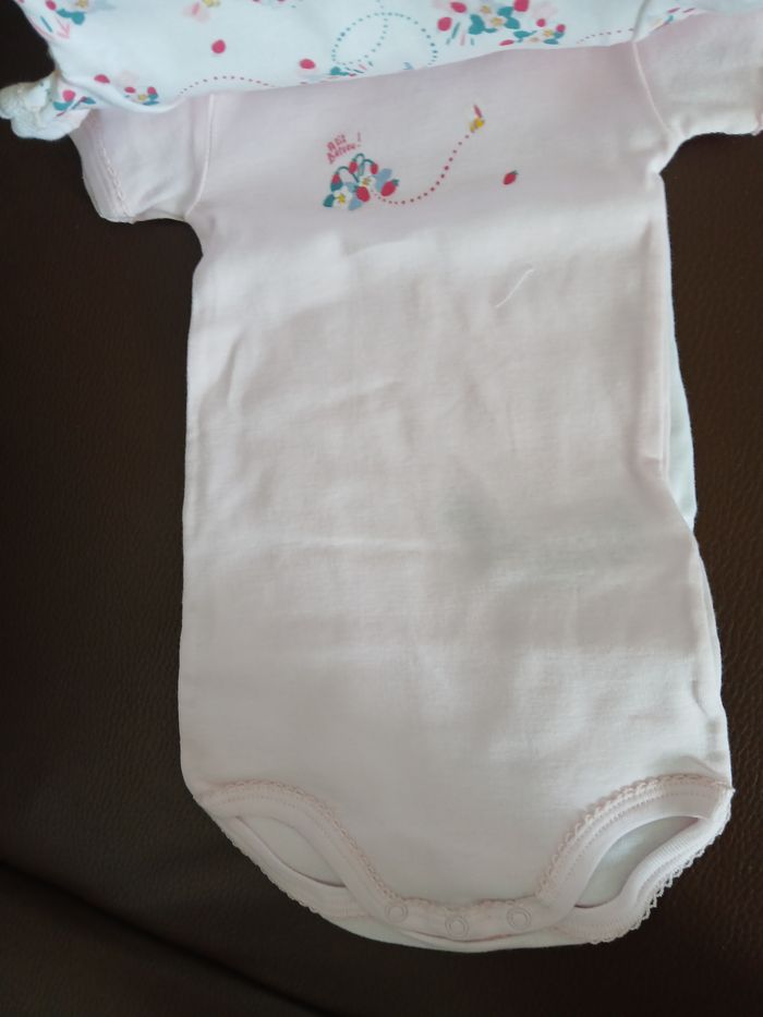 lot 3 bodies fille manches courtes petit bateau 67 cm 6 mois - photo numéro 2