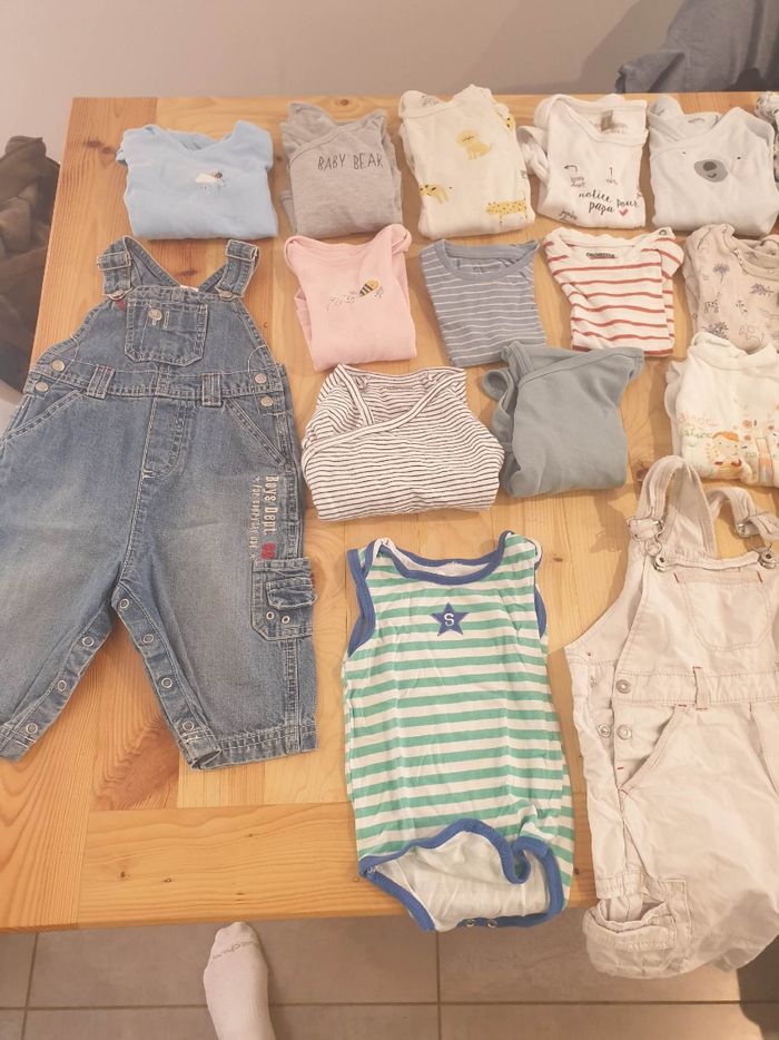Lot vêtements 12 mois - photo numéro 2