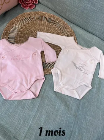 Lot 2 bodies taille 1 mois petit bateau