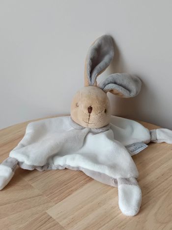 Doudou lapin beige gris et blanc mes petits cailloux