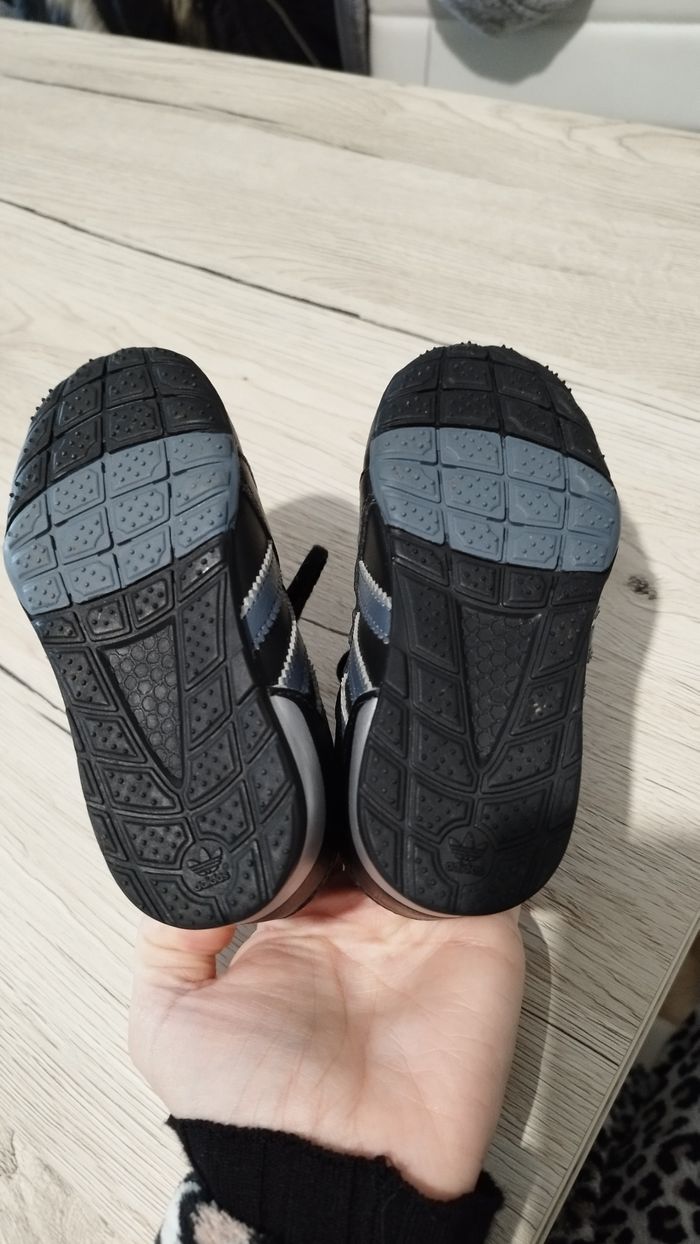 Basket Adidas, pointure 22 - photo numéro 8
