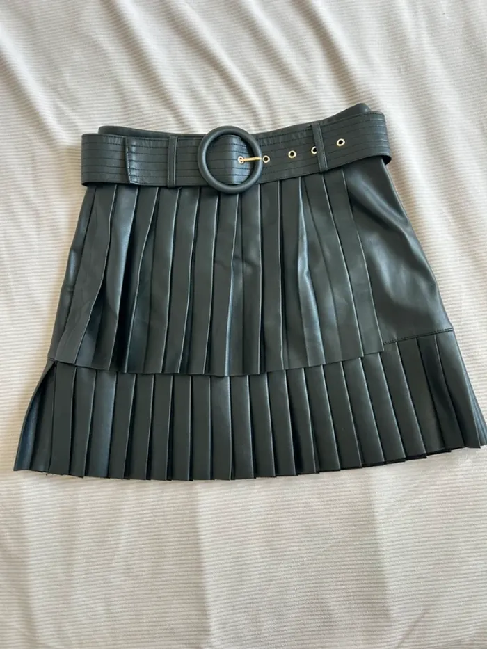 Jupe plissée similicuir Zara noir taille S