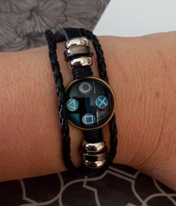 Bracelet cuir motif manette de console