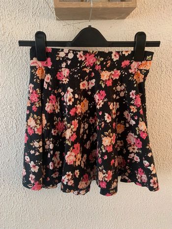 Jupe courte à fleurs taille XS