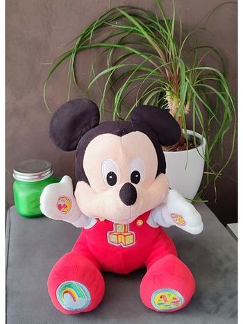 Mickey joue et apprends