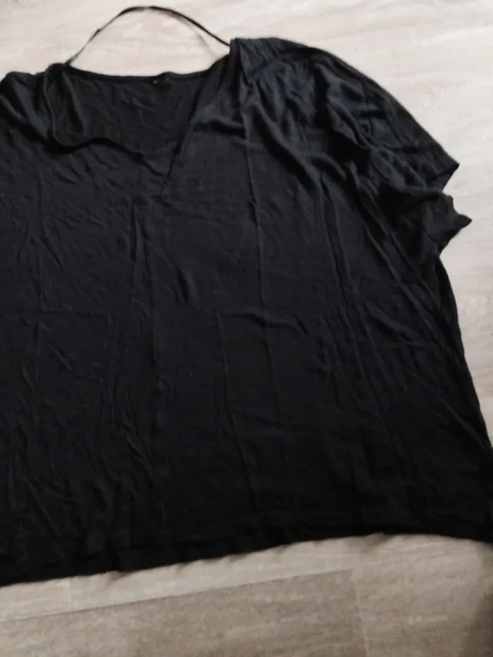 Tee shirt noir - photo numéro 3