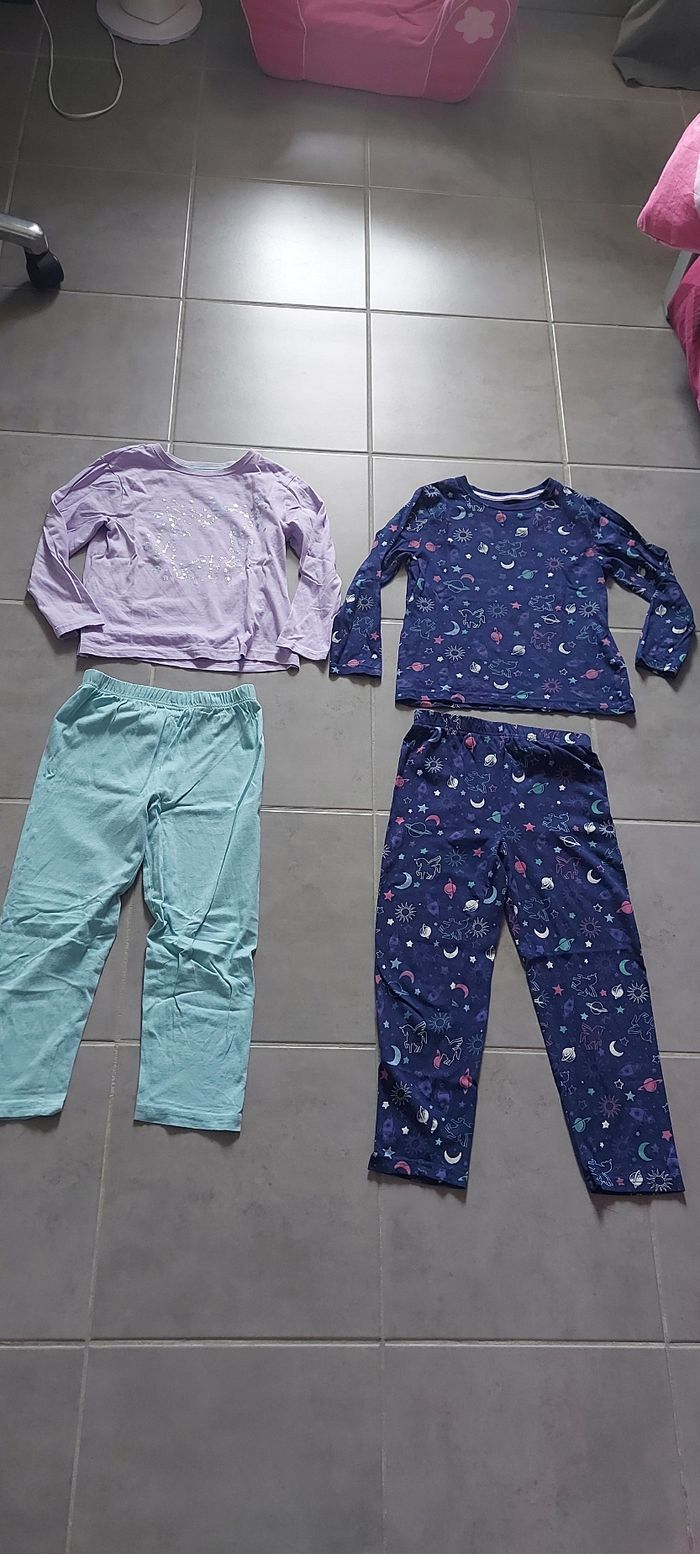 2 pyjamas Primark taille 6/7 ans