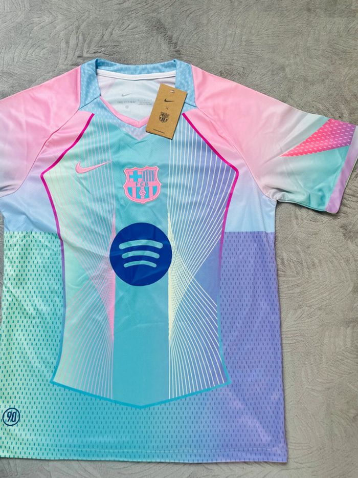 Maillot concept foot Barça bleu rose taille M - photo numéro 3