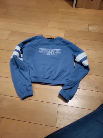 Pull stranger things Xs bleu