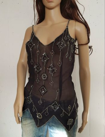 Top voile et sequins, perles finitions asymétriques Top tout voile tulle noire