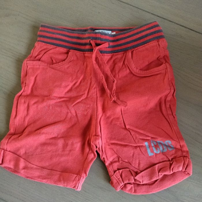 Short fluide rouge corail taille 3 ans