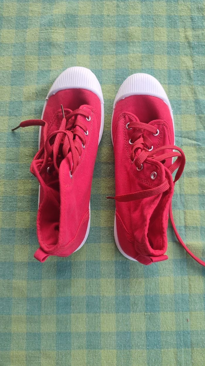 Baskets rouge neuves T37