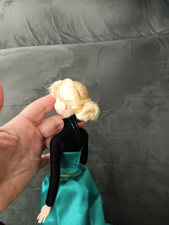 Elsa reine des neiges mattel Très bon état - photo numéro 3