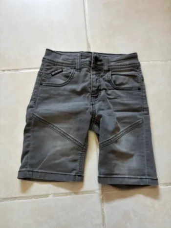 Short en jeans garçon taille 6ans