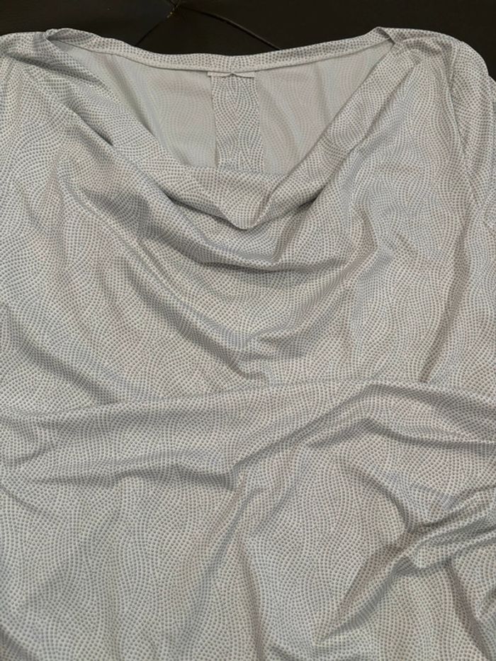 T-shirt taille 42 - photo numéro 4