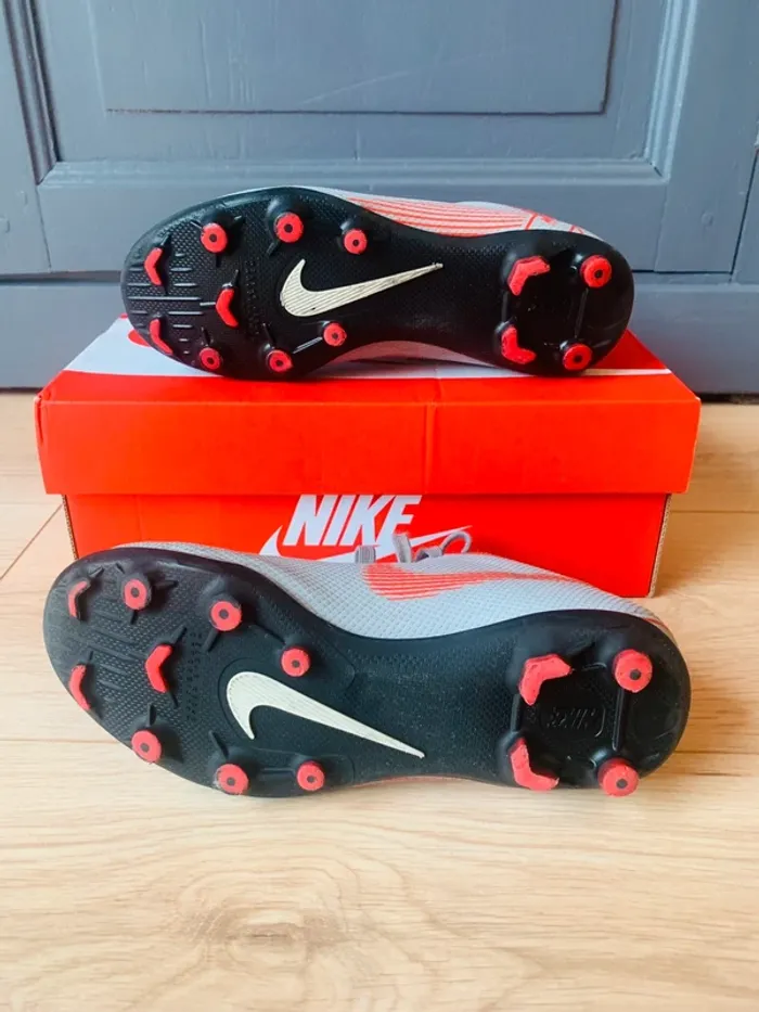 Chaussures de football Nike - photo numéro 2