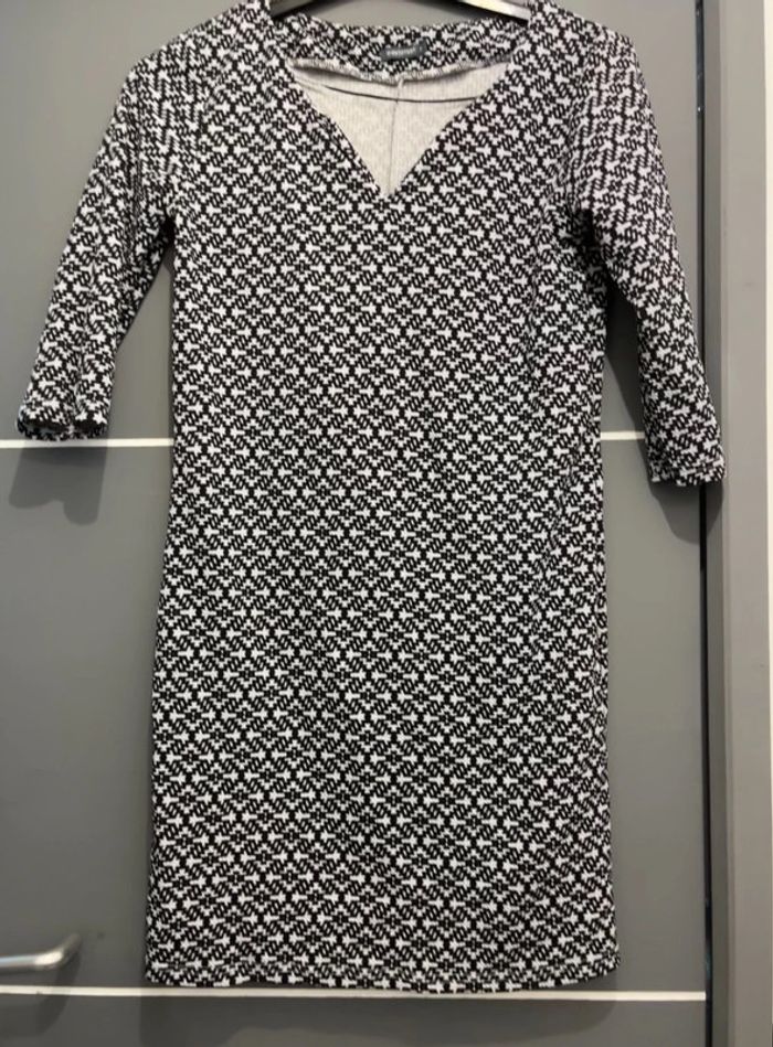 Robe droite femme M 38 motifs noirs et blancs