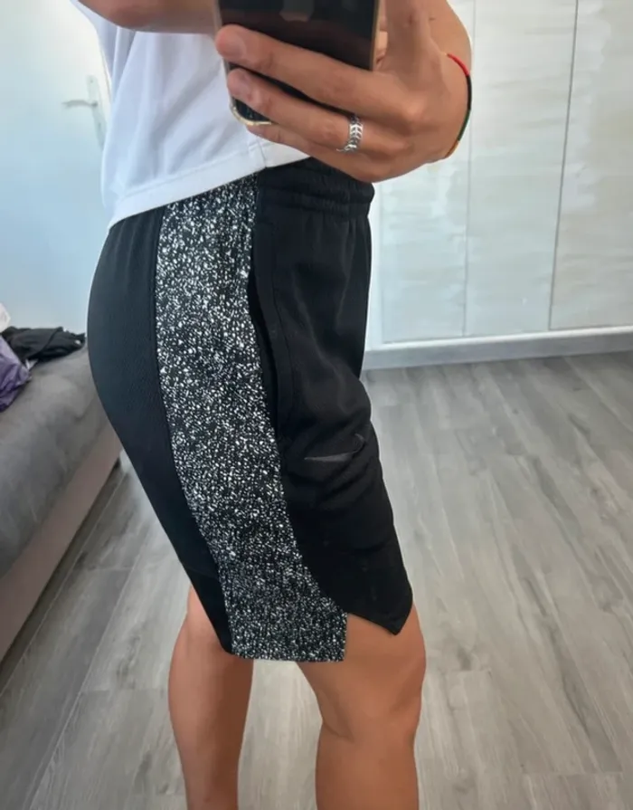 Short Nike taille XS - photo numéro 4