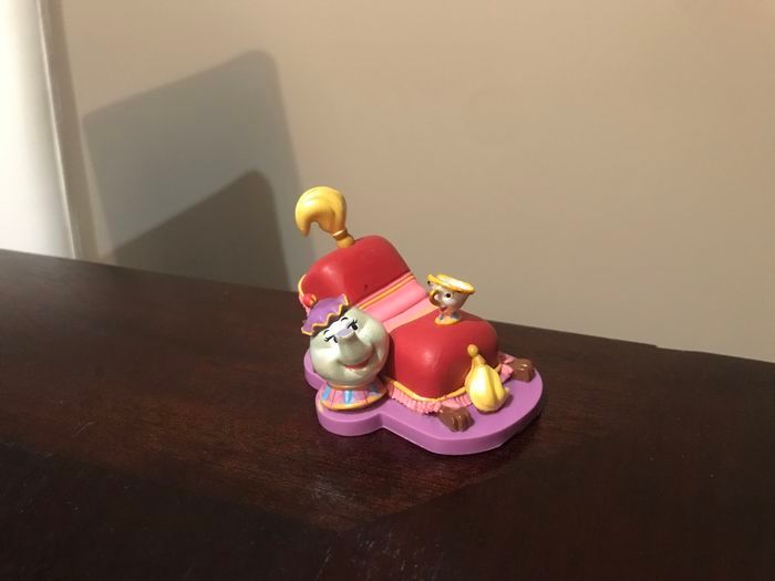 Figurine chien sultan , mme samovar et zip la belle et la bête disney