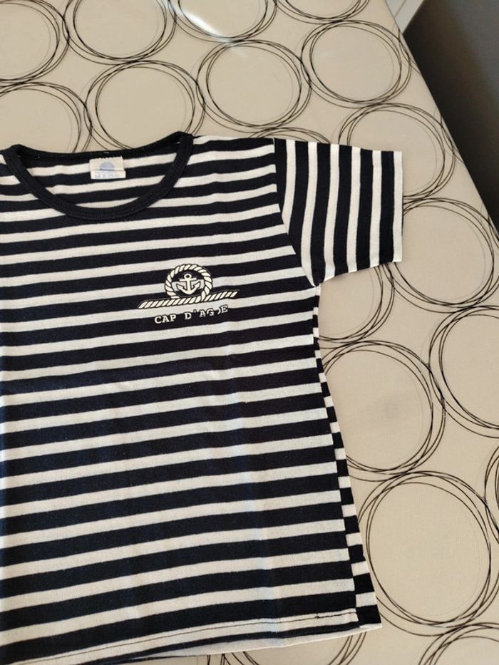 Tee shirt 8 ans très bon état - photo numéro 2