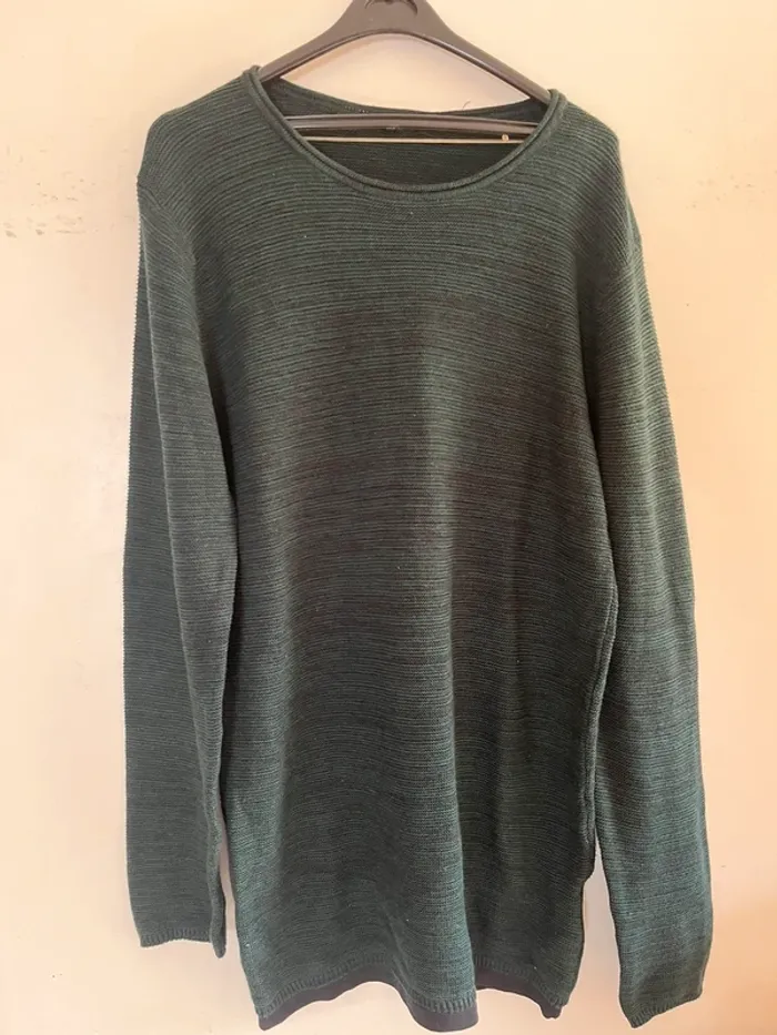 Pull vert foncé kaki manches longues mixte