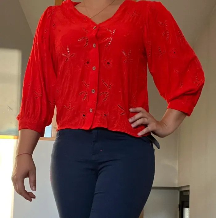 Blouse ajourée rouge camaïeu