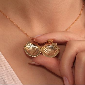 Collier médaillon coquillage ouvrable 