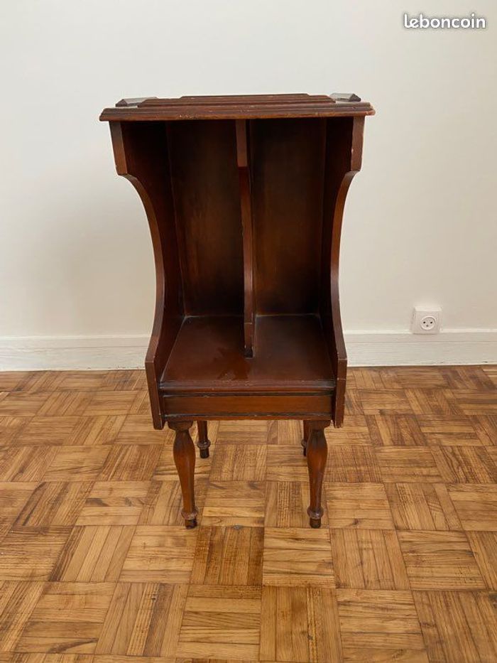 Ancien meuble en bois taille 32x32x74 cm ex état