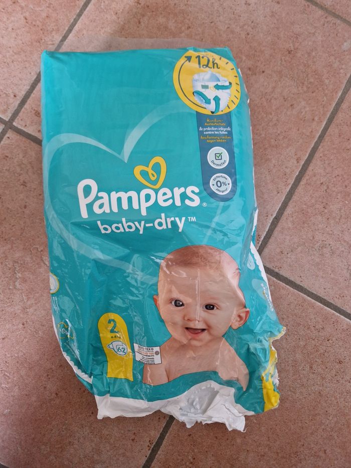 Couches pampers taille 2