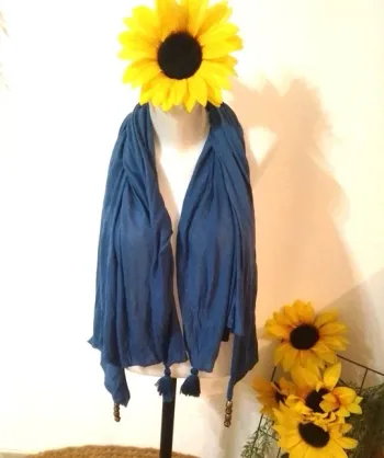 grand foulard asymétrique avec breloques et pompoms 150x 900cm