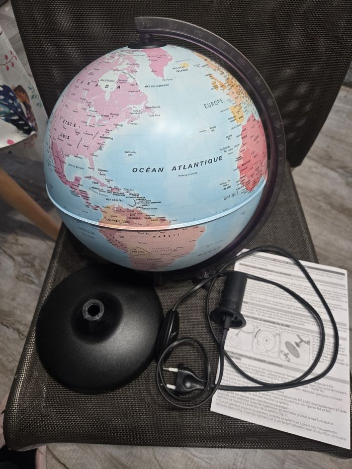 Globe terrestre lumineux - photo numéro 4