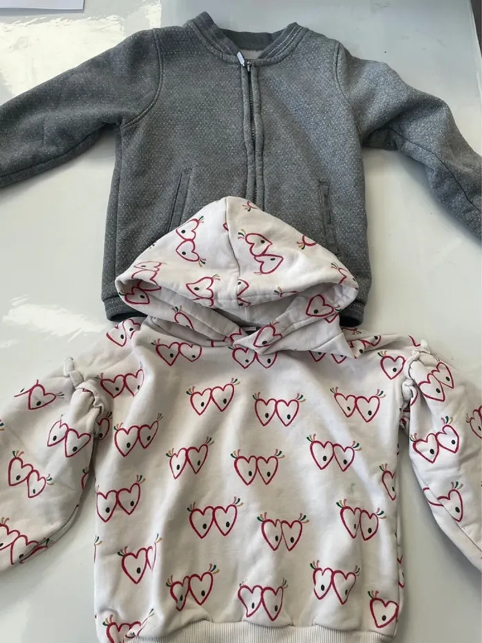 Lot de 4 pulls / gilets fille taille 5 ans - photo numéro 2